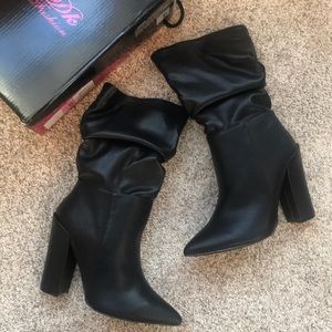 Black slouchy boots
